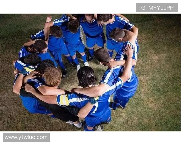 重庆足球队荣登足球团队协作排行榜第一名展现团队精神与默契配合